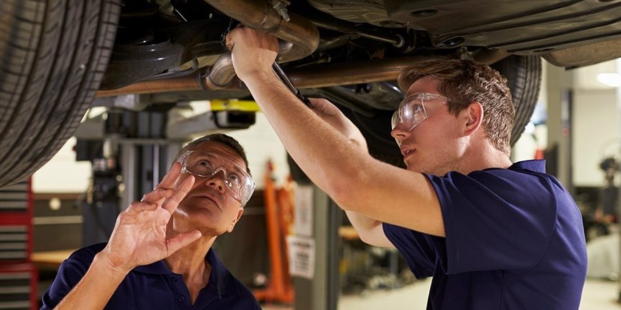 Why Dealer Maintenance Beats the Local Mechanic